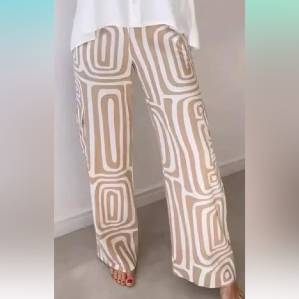 Stylish Tan and White Geometric Women's Pants - Picture 2 of 3